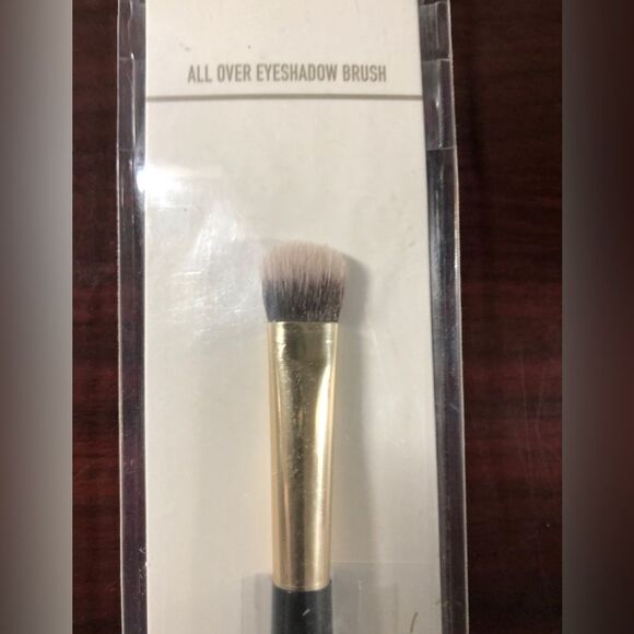 Believe Beauty All Over Eyeshadow Brush NEW NIP - Picture 2 of 2